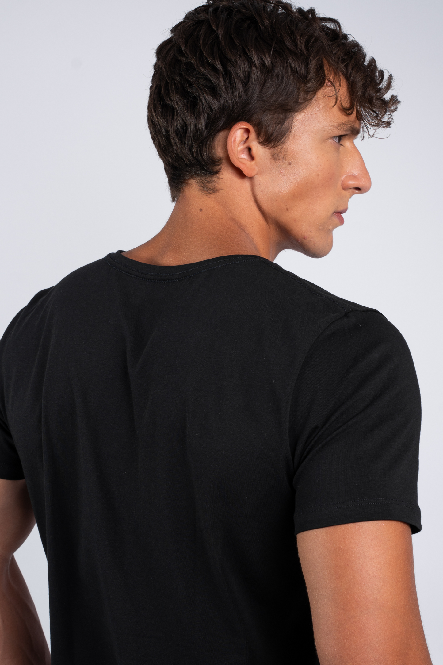 Camiseta Algodão Egípcio Gola O Preta